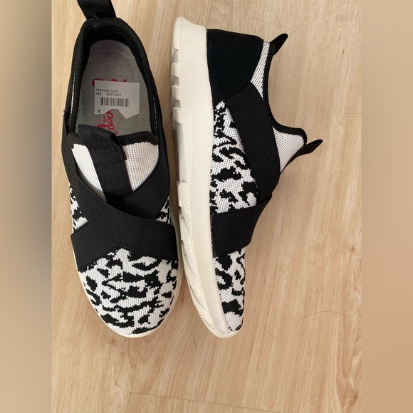 Ladies Jellypop slip on sneakers size 8 NWT - Picture 1 of 4